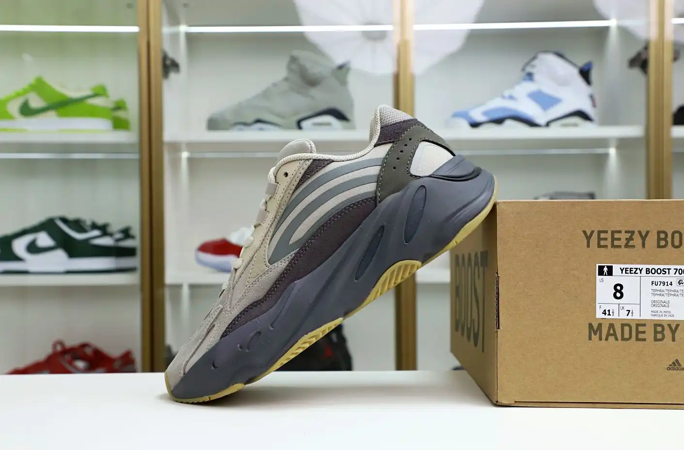 hype Yeezy boost 700 V2 Tephra