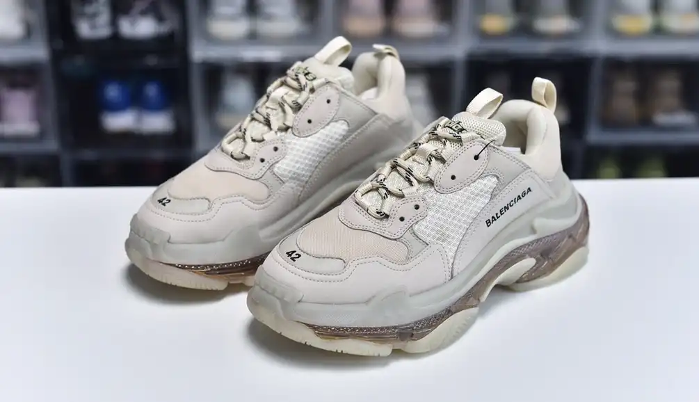 hype Balenciaga is available in all sizes. You cannot place an order on the website. You can contact customer service to purchase.BLGA Triple S