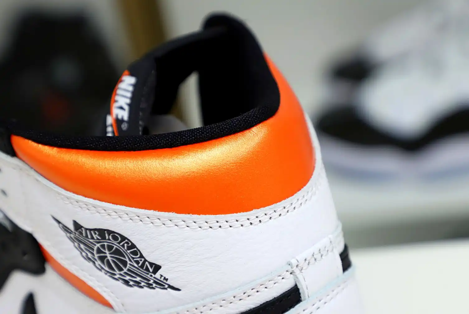 Air Jordan 1 Retro High OG Electro Orange'
