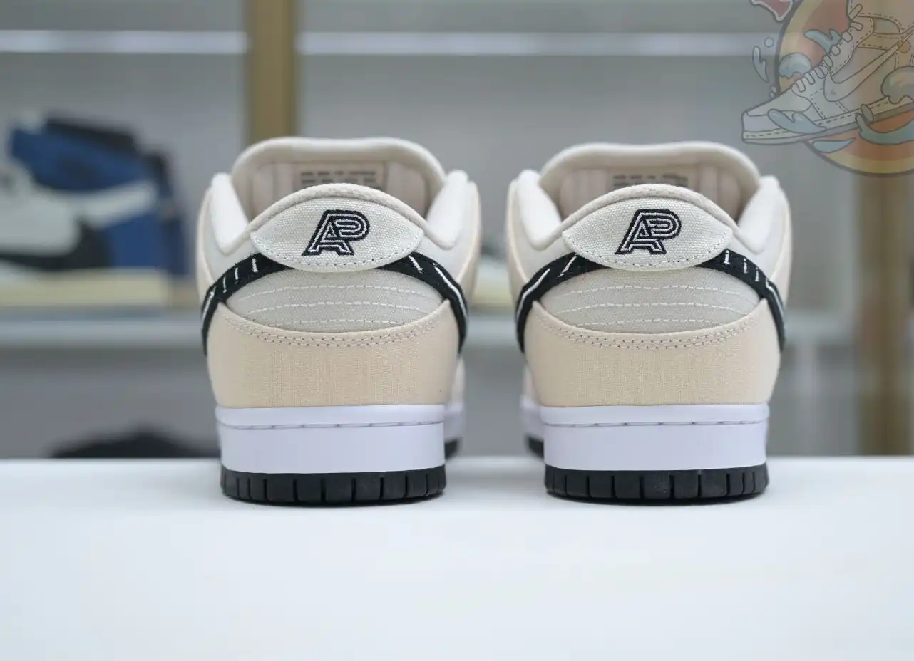 hype Albino & Preto x Nike Dunk SB Low Pro 