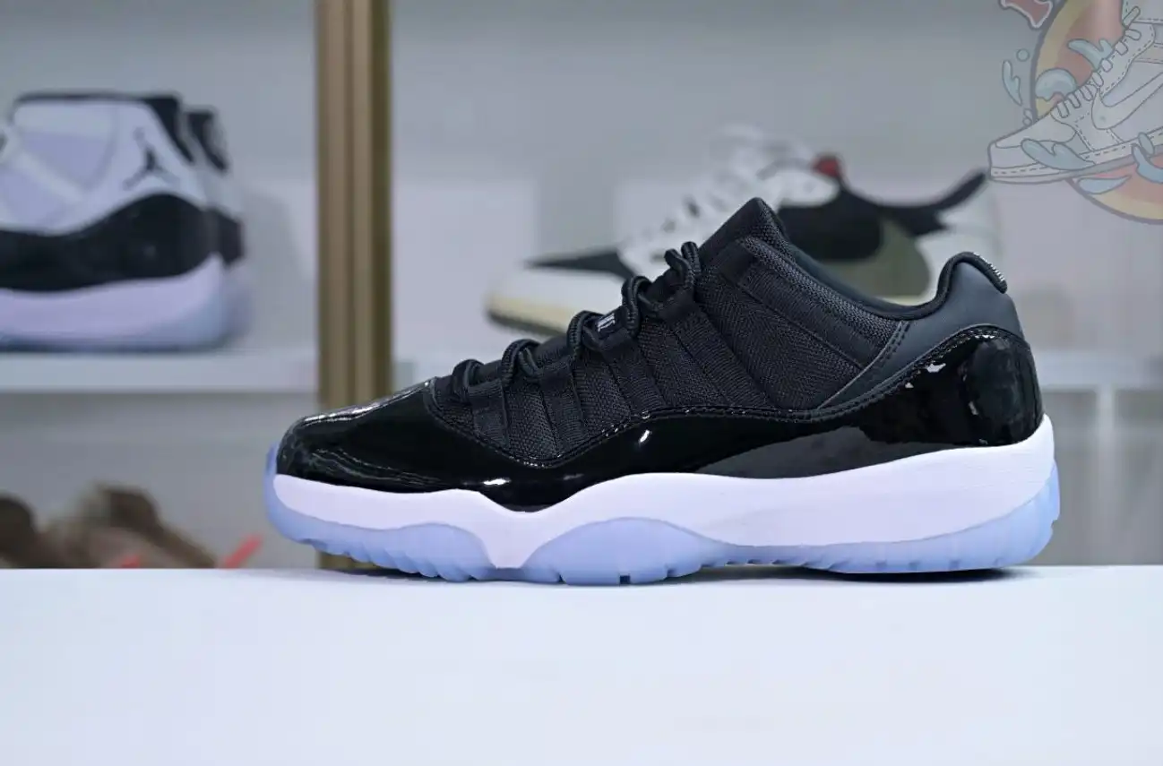 Air Jordan 11 Low 