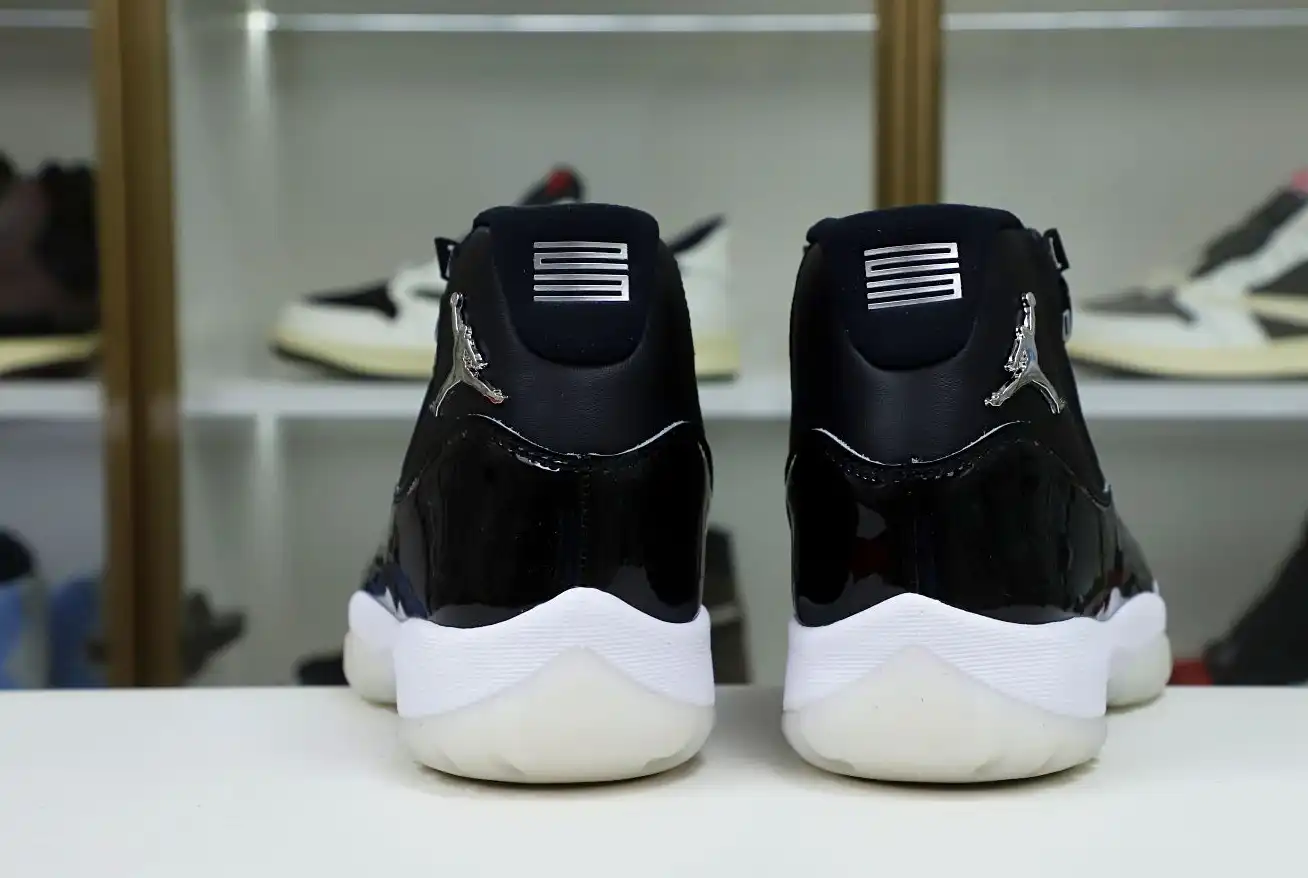 AIR JORDAN 11 RETRO 'JUBILEE   25TH
