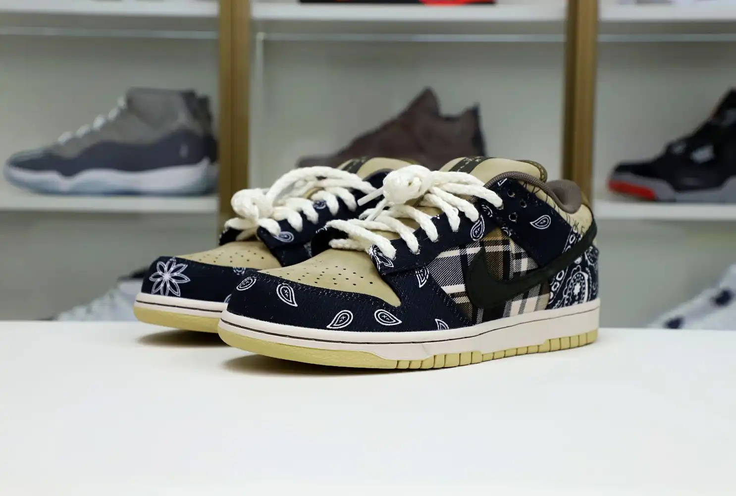 hype TRAVIS SCOTT X DUNK LOW PREMIUM QS SB 'CACTUS JACK'