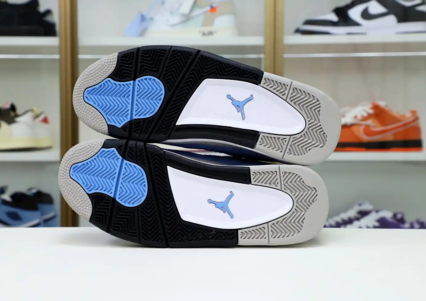 AIR JORDAN 4 UNIVERSITY BLUE