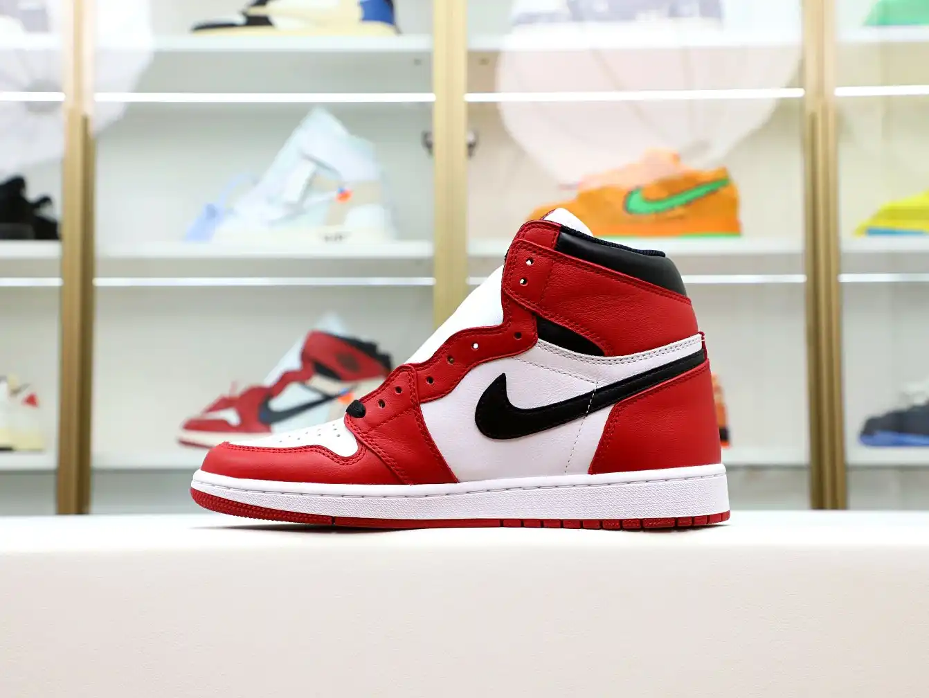 AIR JORDAN 1 RETRO HIGH OG 'CHICAGO' 2015