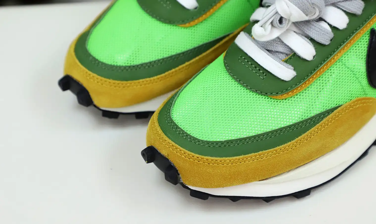 hype SACAI X LDWAFFLE 'GREEN GUSTO'