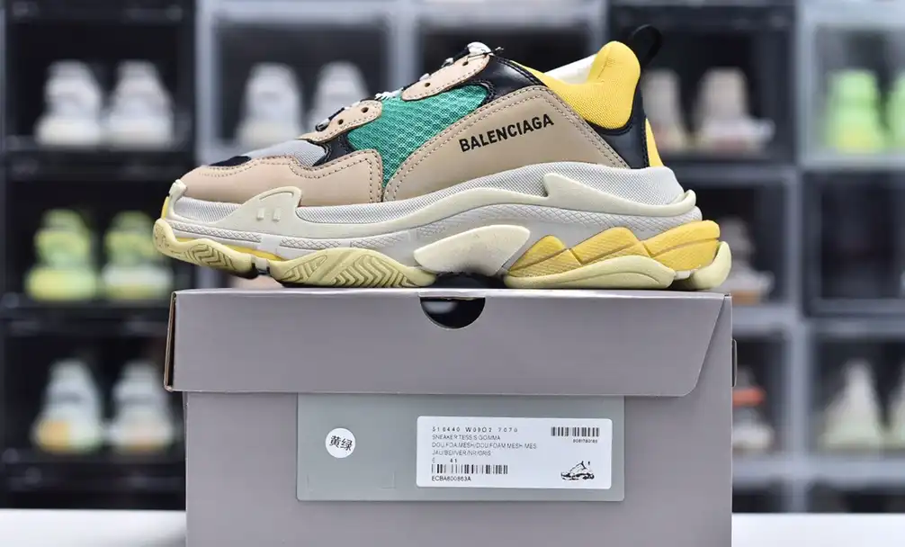 hype Balenciaga is available in all sizes. You cannot place an order on the website. You can contact customer service to purchase.BLGA Triple S