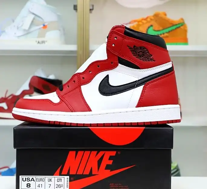 AIR JORDAN 1 RETRO HIGH OG 'CHICAGO' 2015