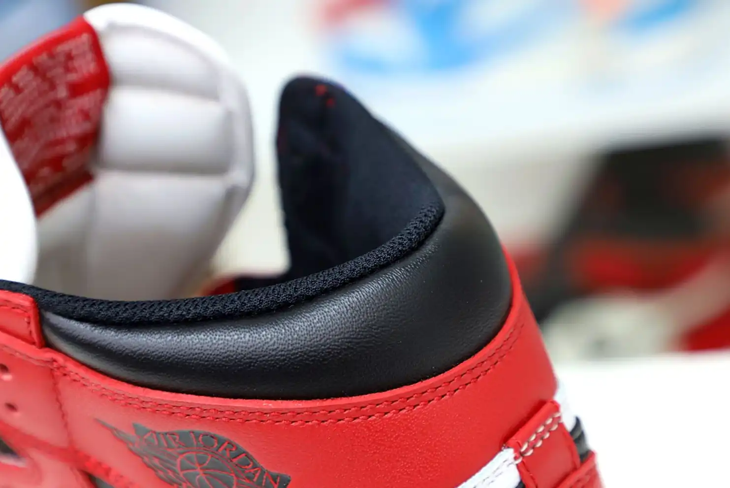 AIR JORDAN 1 RETRO HIGH OG 'CHICAGO' 2015