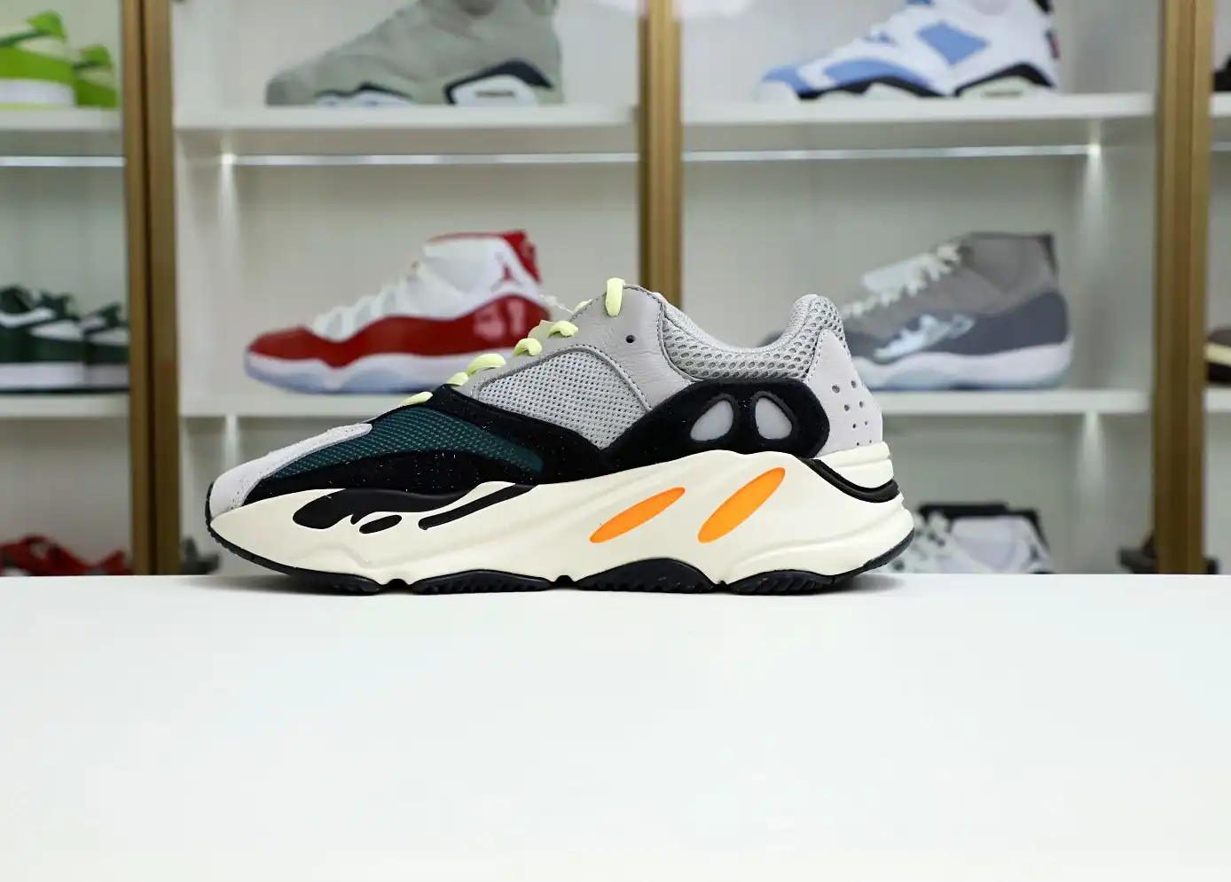 hype YEEZY BOOST 700 'WAVE RUNNER'