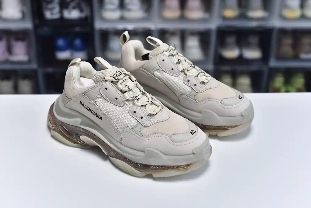 hype Balenciaga is available in all sizes. You cannot place an order on the website. You can contact customer service to purchase.BLGA Triple S