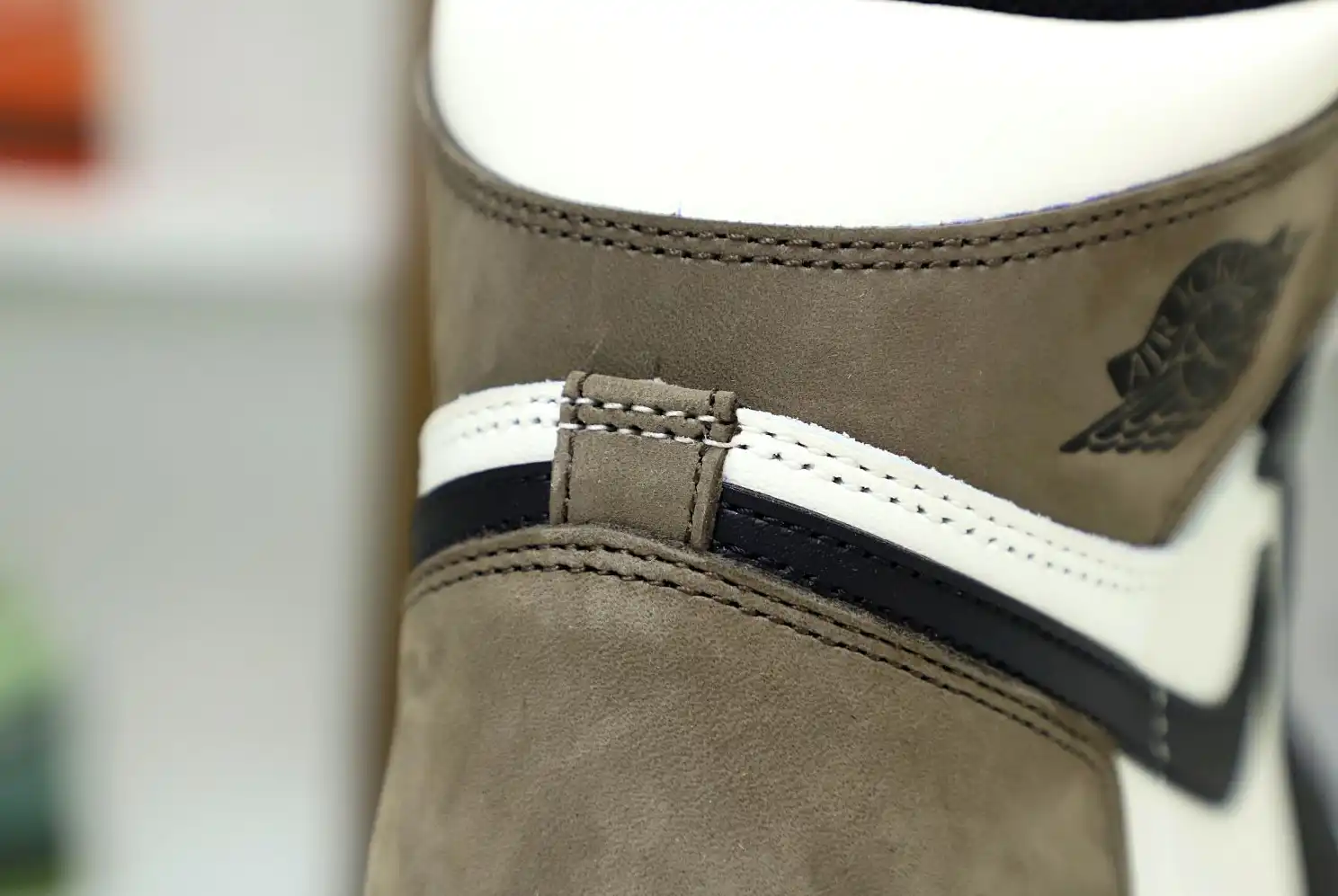 AIR JORDAN 1 RETRO HIGH OG 'DARK MOCHA'