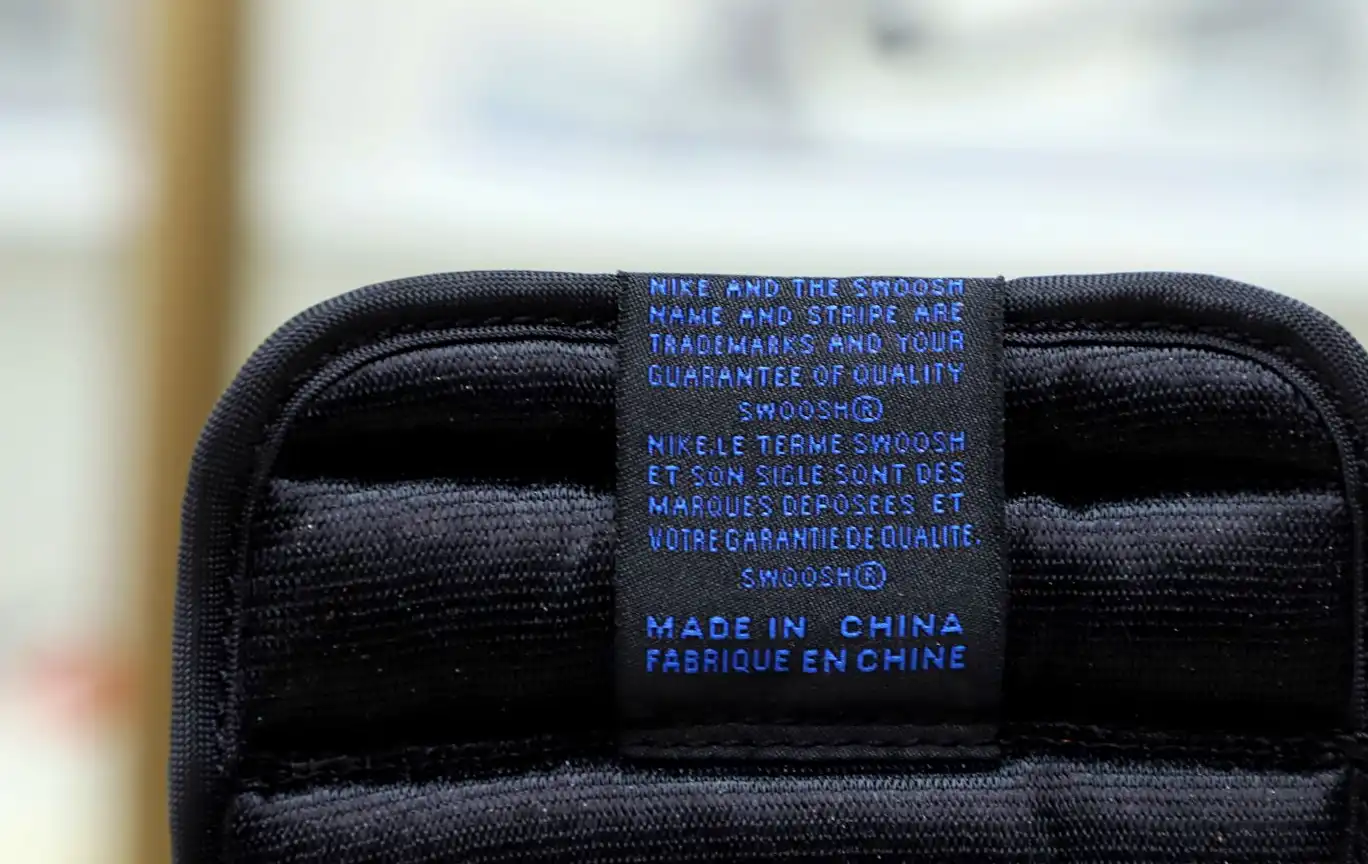 FRAGMENT DESIGN X AIR JORDAN 1 RETRO HIGH