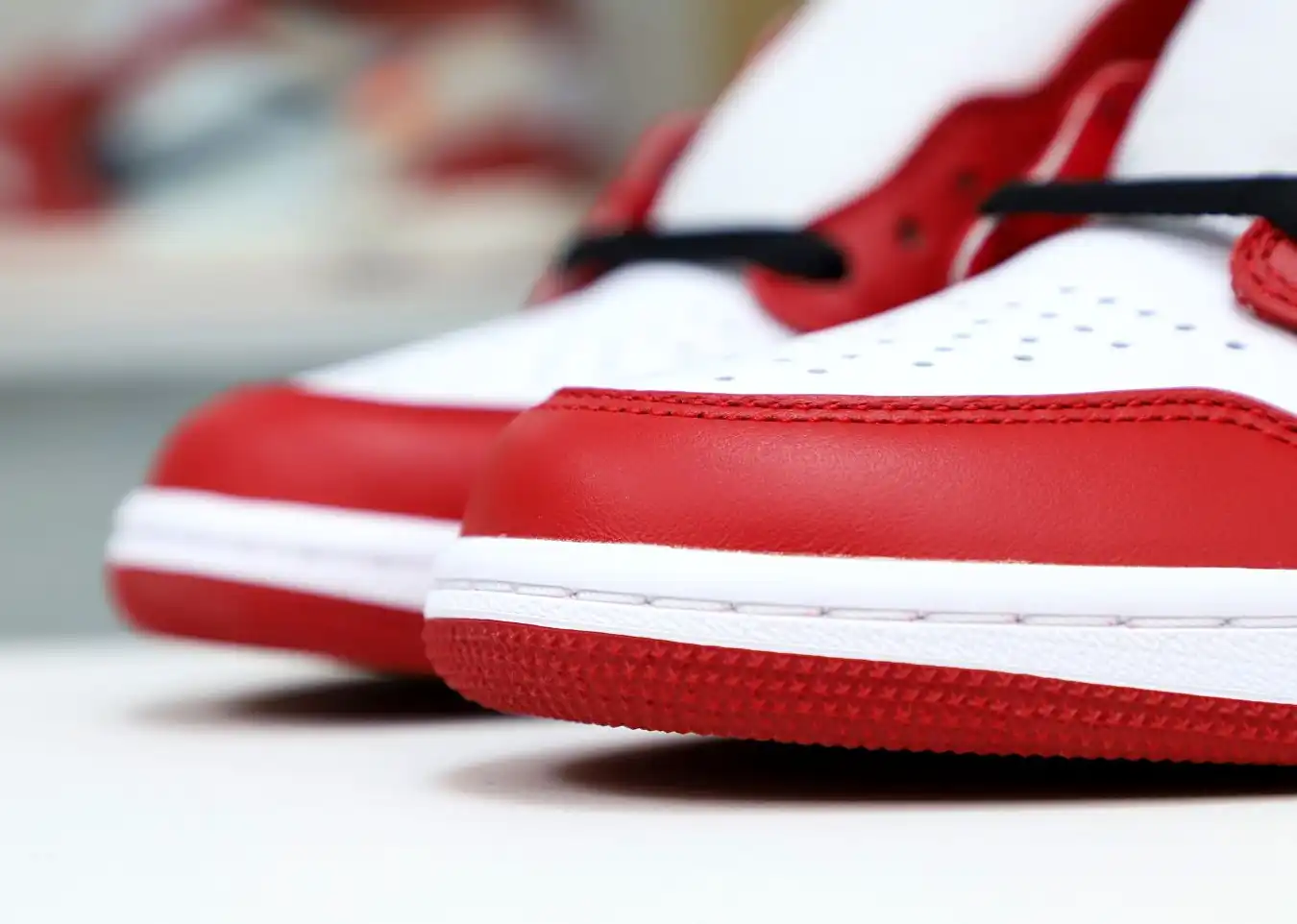 AIR JORDAN 1 RETRO HIGH OG 'CHICAGO' 2015