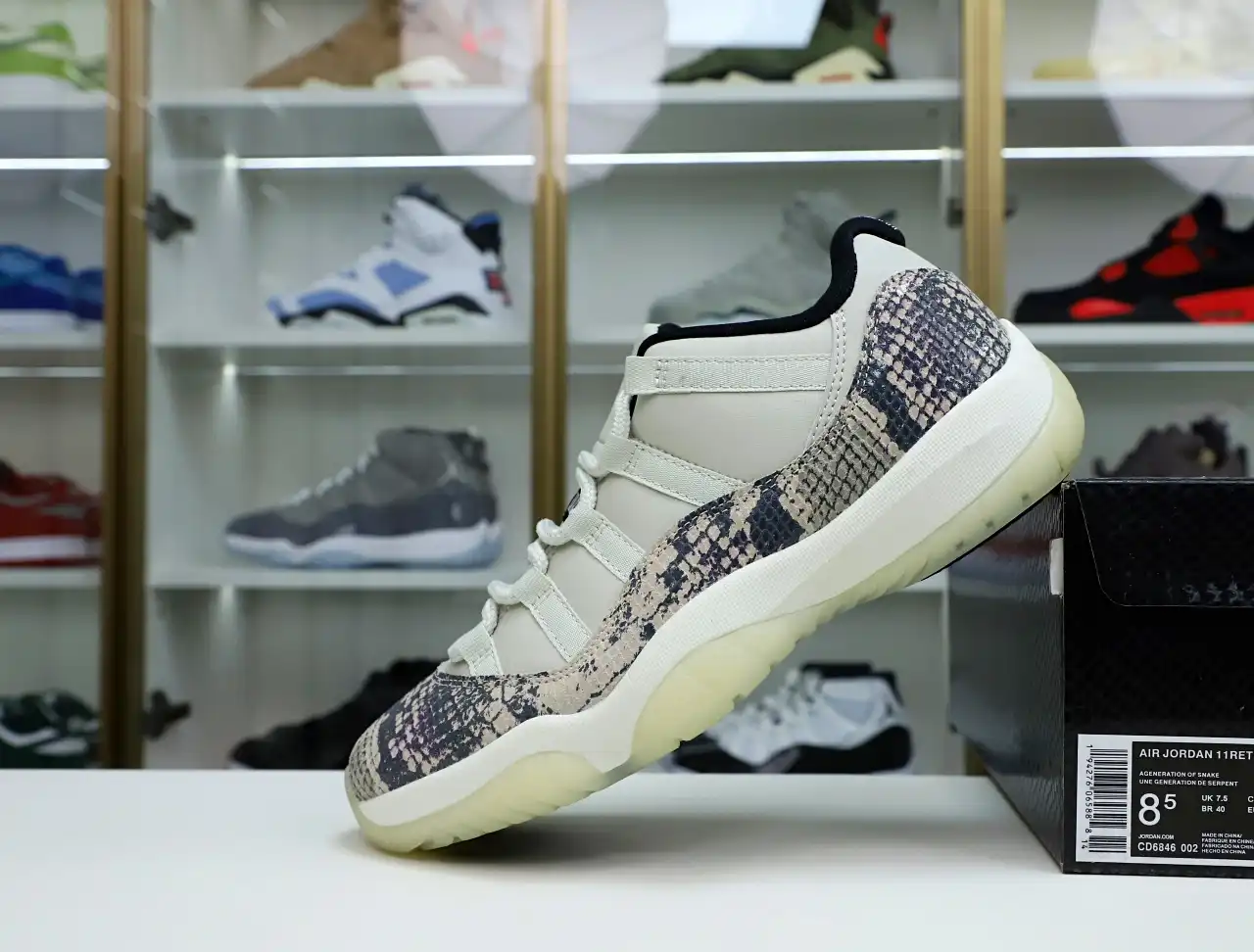 AIR JORDAN 11 LOW SNAKESKIN LIGHT BONE