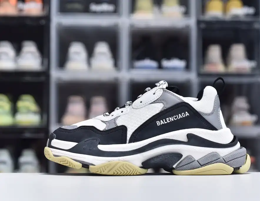 hype Balenciaga is available in all sizes. You cannot place an order on the website. You can contact customer service to purchase.BLGA Triple S