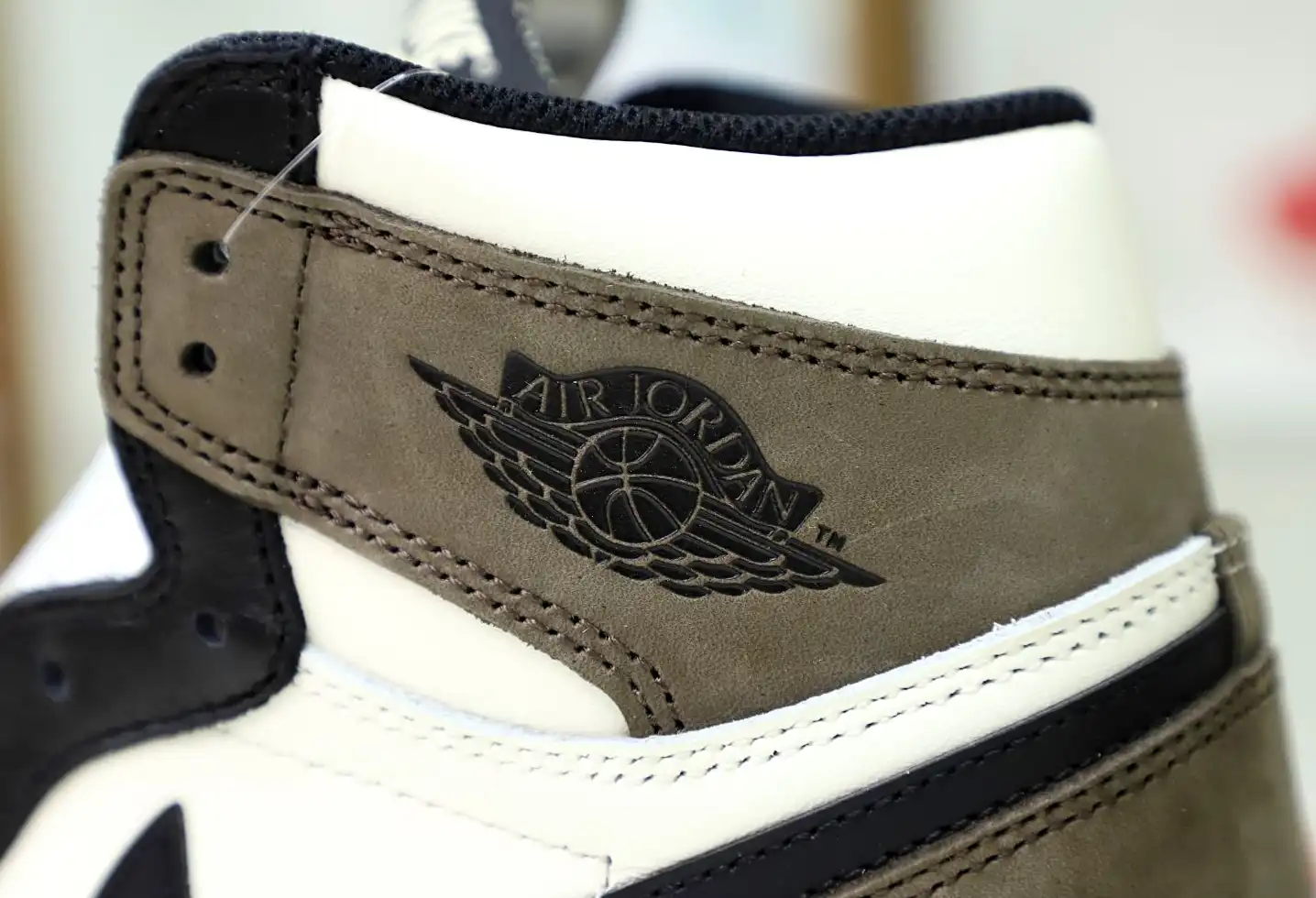 AIR JORDAN 1 RETRO HIGH OG 'DARK MOCHA'