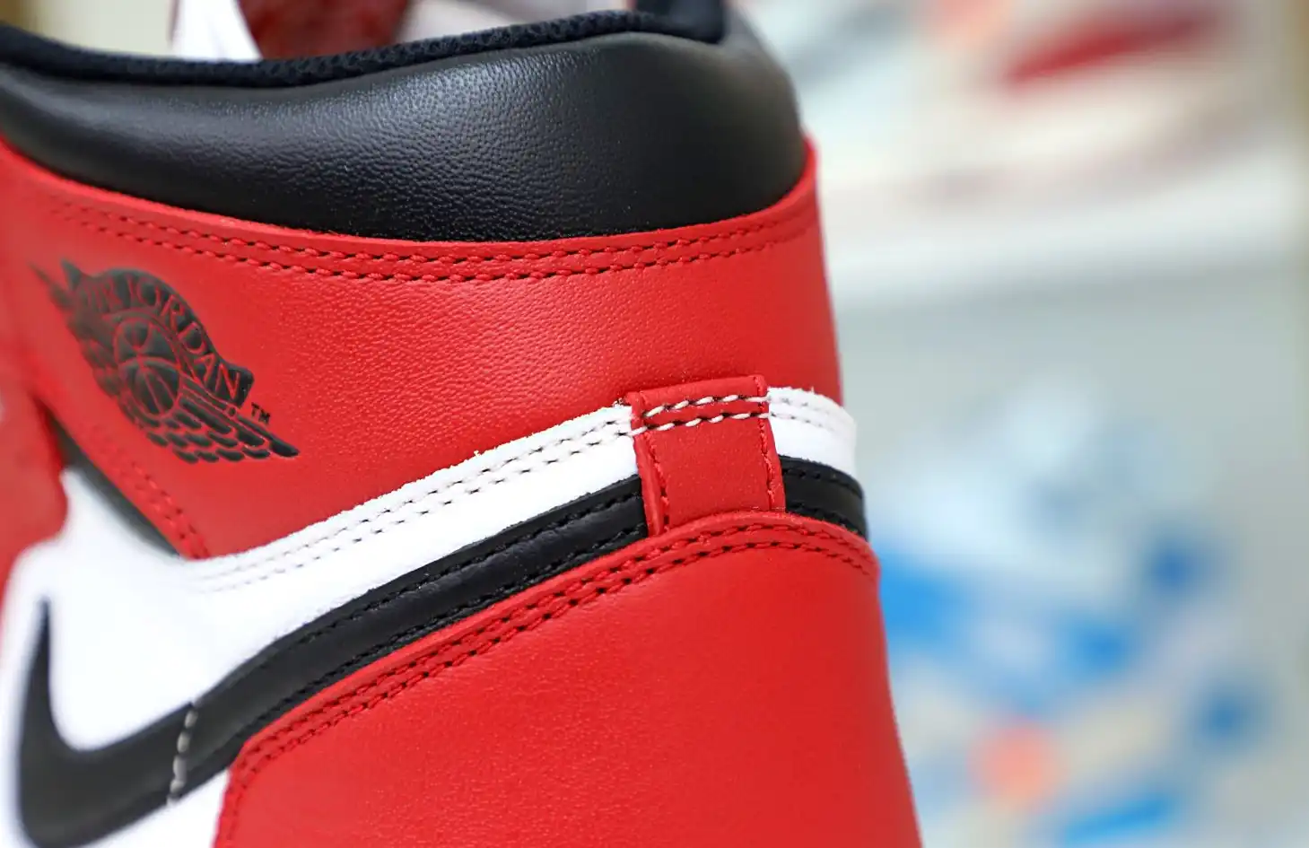 AIR JORDAN 1 RETRO HIGH OG 'CHICAGO' 2015