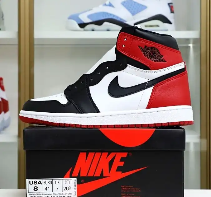 Air Jordan 1 Retro Black Toe (2016)
