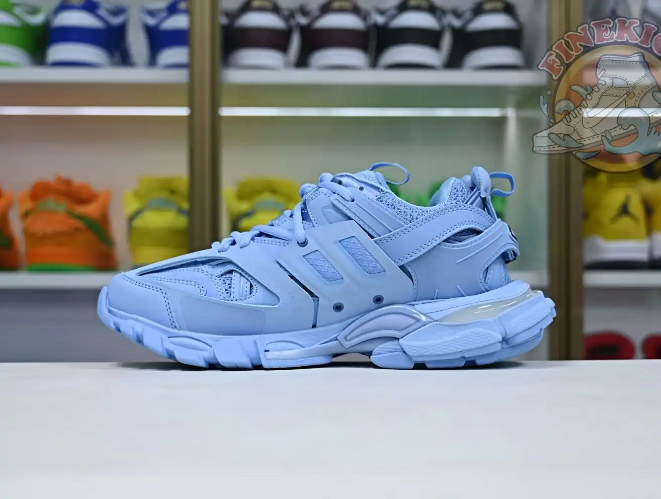 hype Balenciaga is available in all sizes. You cannot place an order on the website. You can contact customer service to purchase.BLGA  Track（LED）