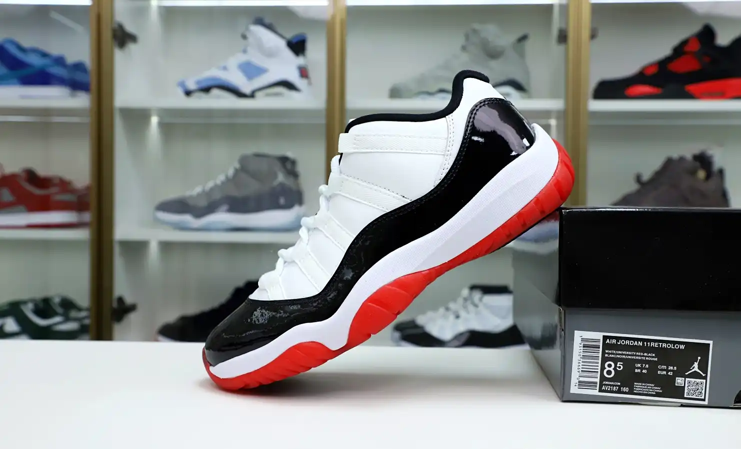 AIR JORDAN 11 LOW WHITE BRED