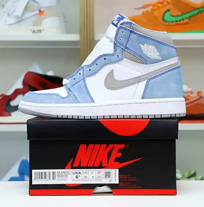 AIR JORDAN 1 RETRO HIGH OG 'HYPER ROYAL'