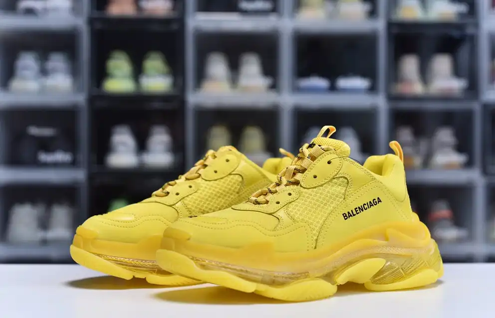 hype Balenciaga is available in all sizes. You cannot place an order on the website. You can contact customer service to purchase.BLGA Triple S