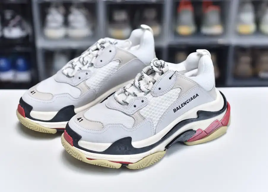 hype Balenciaga is available in all sizes. You cannot place an order on the website. You can contact customer service to purchase.BLGA Triple S