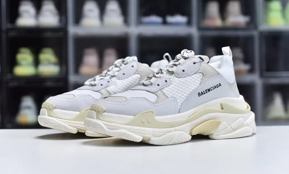 hype Balenciaga is available in all sizes. You cannot place an order on the website. You can contact customer service to purchase.BLGA Triple S