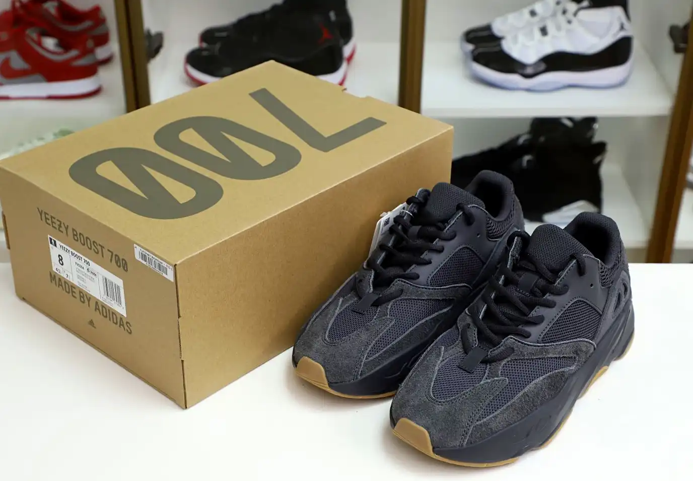 hype YEEZY BOOST 700 'UTILITY BLACK'