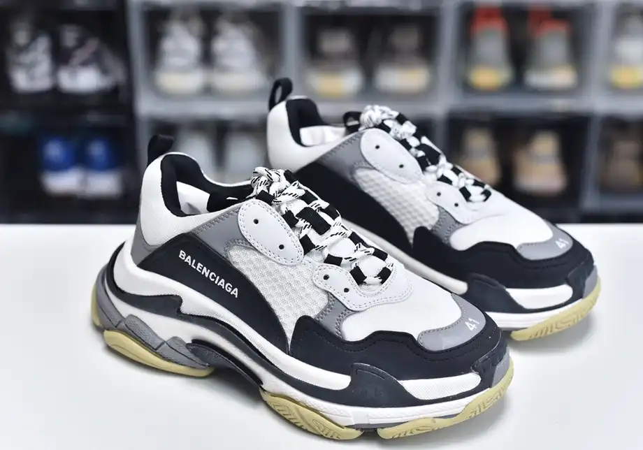 hype Balenciaga is available in all sizes. You cannot place an order on the website. You can contact customer service to purchase.BLGA Triple S