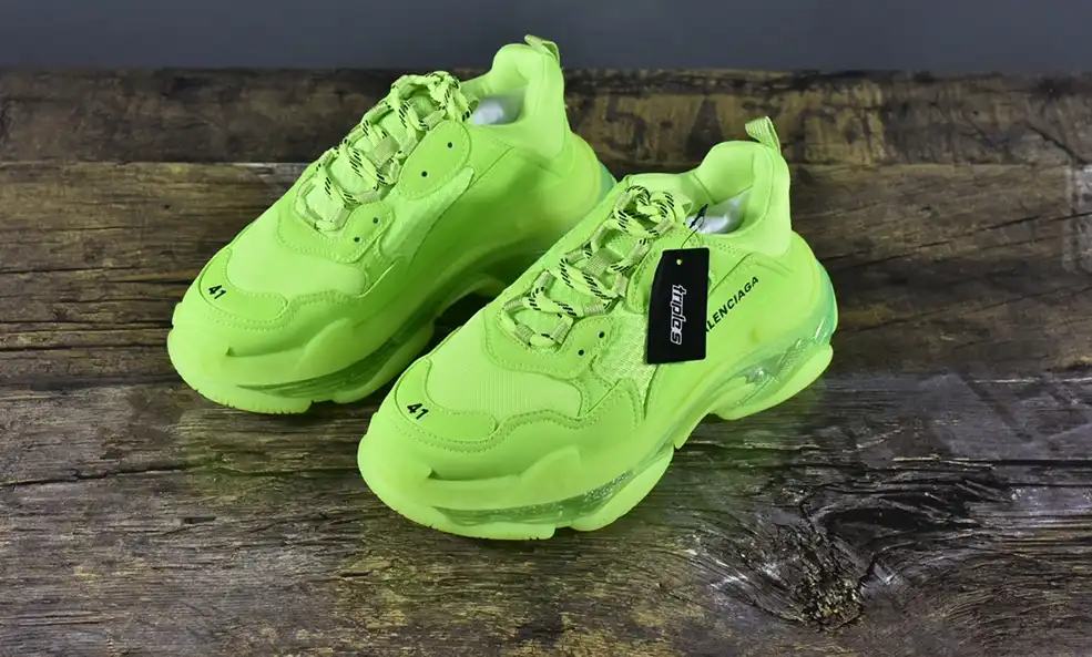 hype Balenciaga is available in all sizes. You cannot place an order on the website. You can contact customer service to purchase.BLGA Triple S