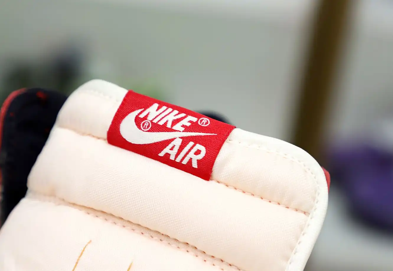 AIR JORDAN 1 REIMAGINED LOST AND FOUND “CHICAGO” 2022