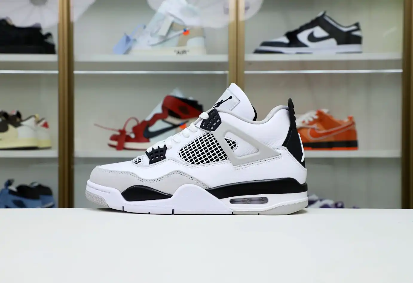 AIR JORDAN 4 MILITARY BLACK