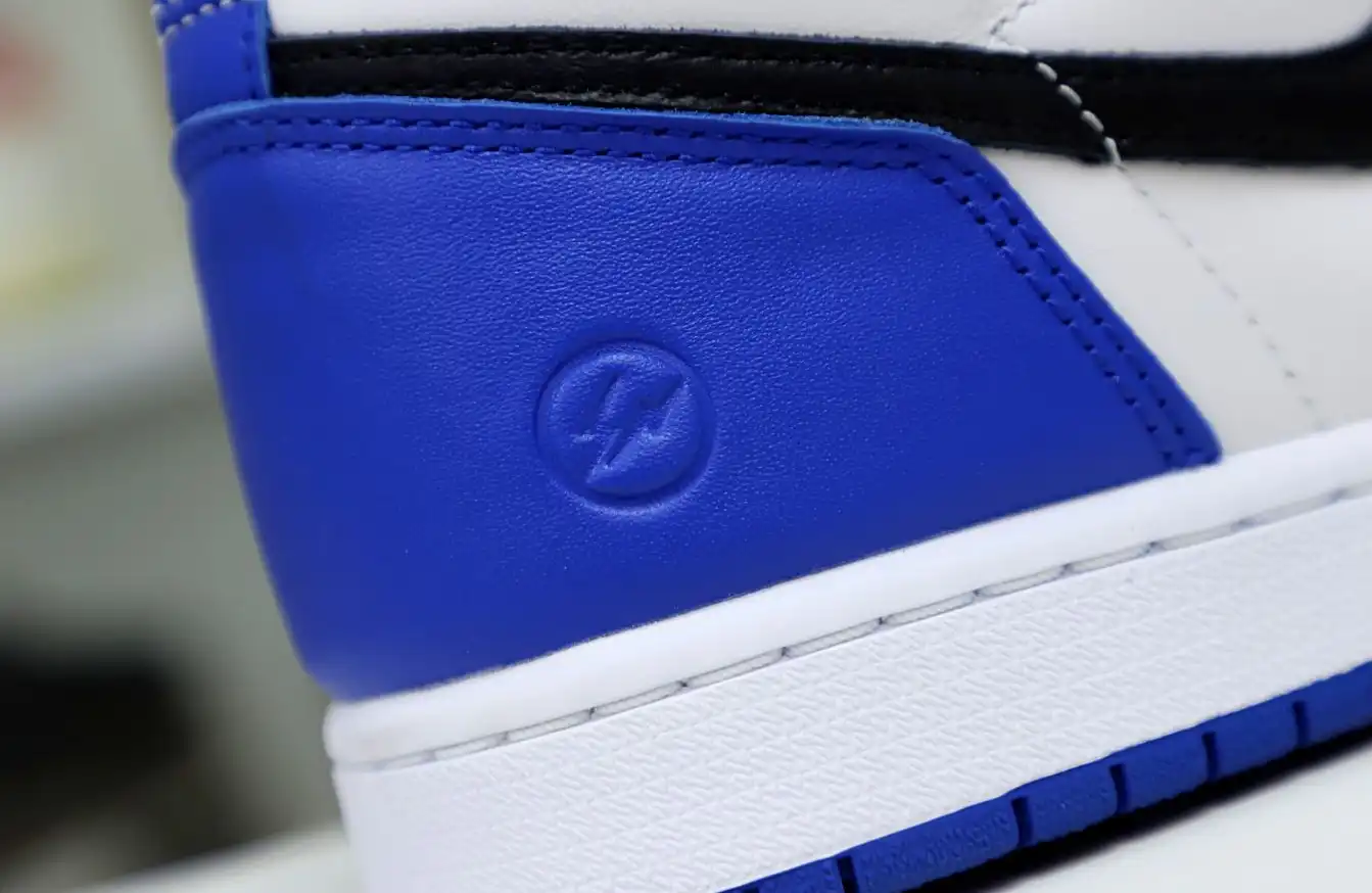 FRAGMENT DESIGN X AIR JORDAN 1 RETRO HIGH