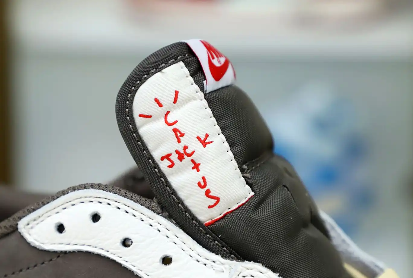 TRAVIS SCOTT X AIR JORDAN 1 LOW OG REVERSE MOCHA