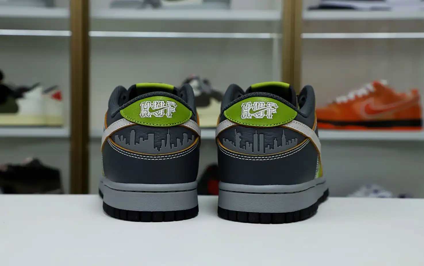 hype HUF NIKE SB DUNK LOW FRIENDS AND FAMILY