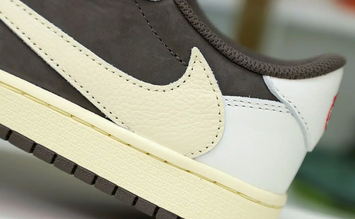 TRAVIS SCOTT X AIR JORDAN 1 LOW OG REVERSE MOCHA