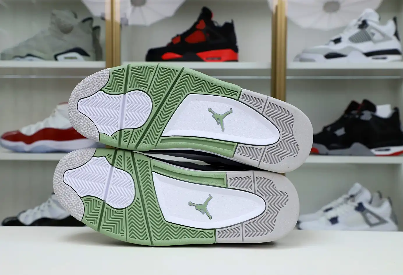 AIR JORDAN 4 