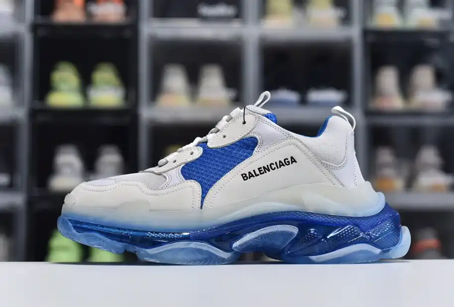 hype Balenciaga is available in all sizes. You cannot place an order on the website. You can contact customer service to purchase.BLGA Triple S