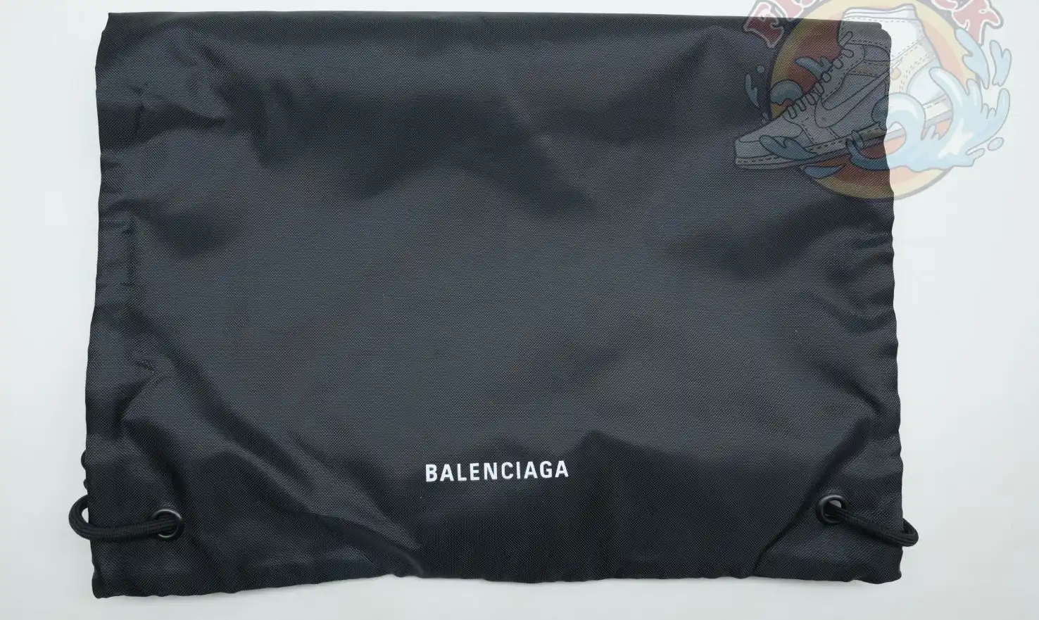 hype Balenciaga is available in all sizes. You cannot place an order on the website. You can contact customer service to purchase.BLGA 3XL