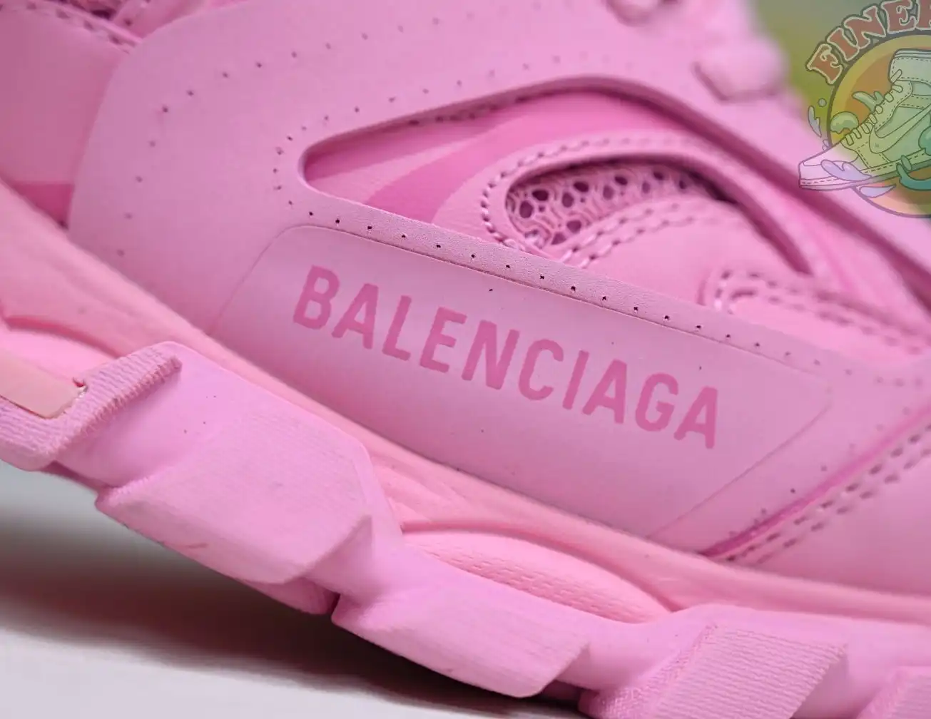 hype Balenciaga is available in all sizes. You cannot place an order on the website. You can contact customer service to purchase.BLGA  Track（LED）