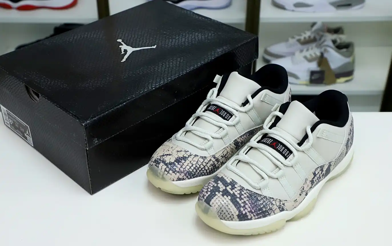 AIR JORDAN 11 LOW SNAKESKIN LIGHT BONE