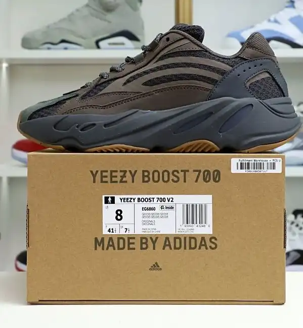 hype Yeezy boost 700 V2 