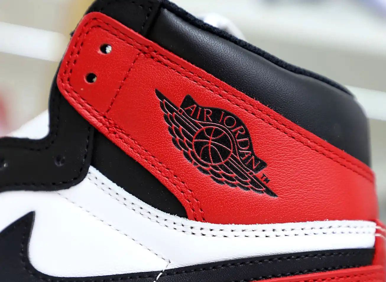 Air Jordan 1 Retro Black Toe (2016)