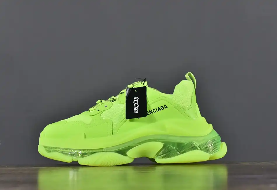 hype Balenciaga is available in all sizes. You cannot place an order on the website. You can contact customer service to purchase.BLGA Triple S