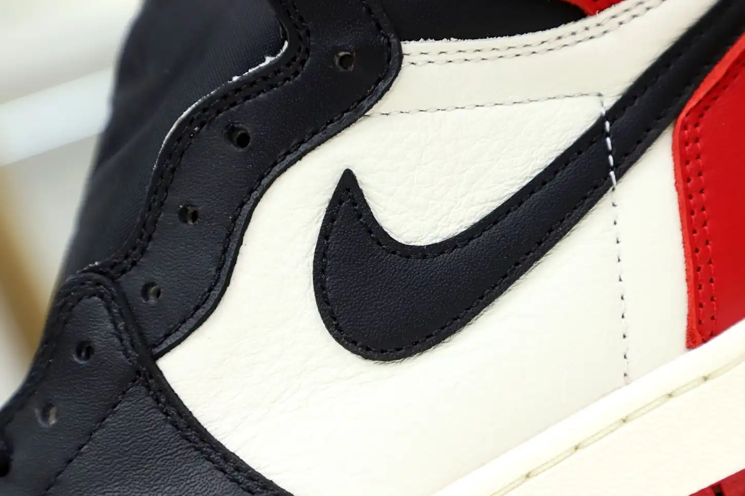 AIR JORDAN 1 RETRO HIGH OG 'BRED TOE'