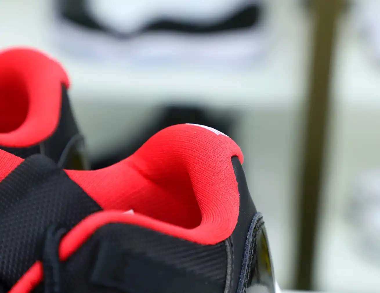 AIR JORDAN 11 RETRO BRED LOW
