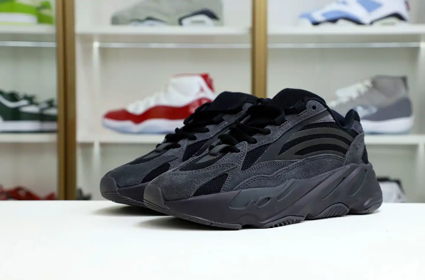 hype Yeezy Boost 700 V2 Vanta 2019