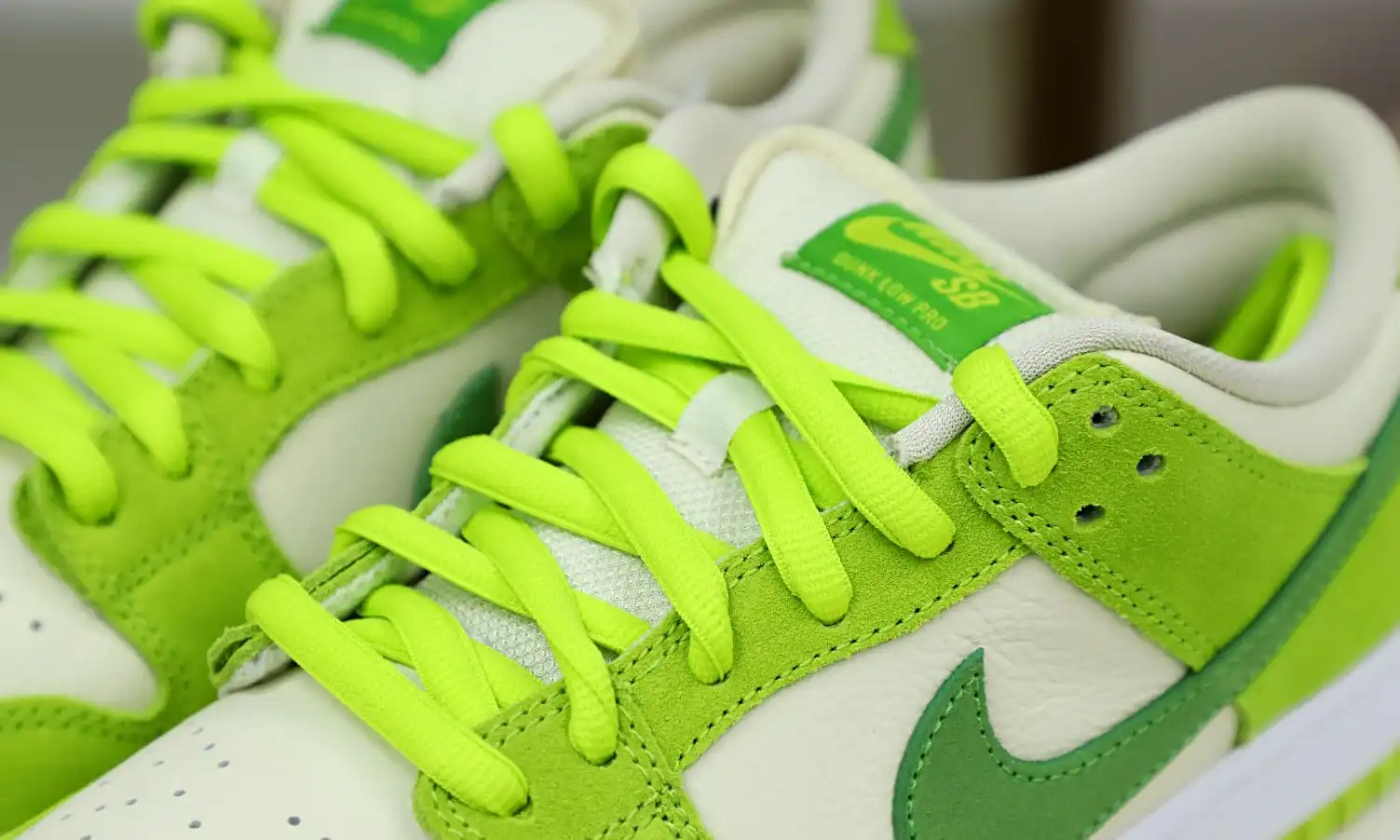 hype NIKE SB DUNK LOW GREEN APPLE 2022